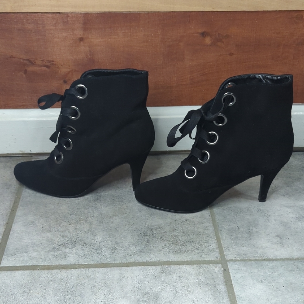 Spiegel Elegant Black Heeled Boots